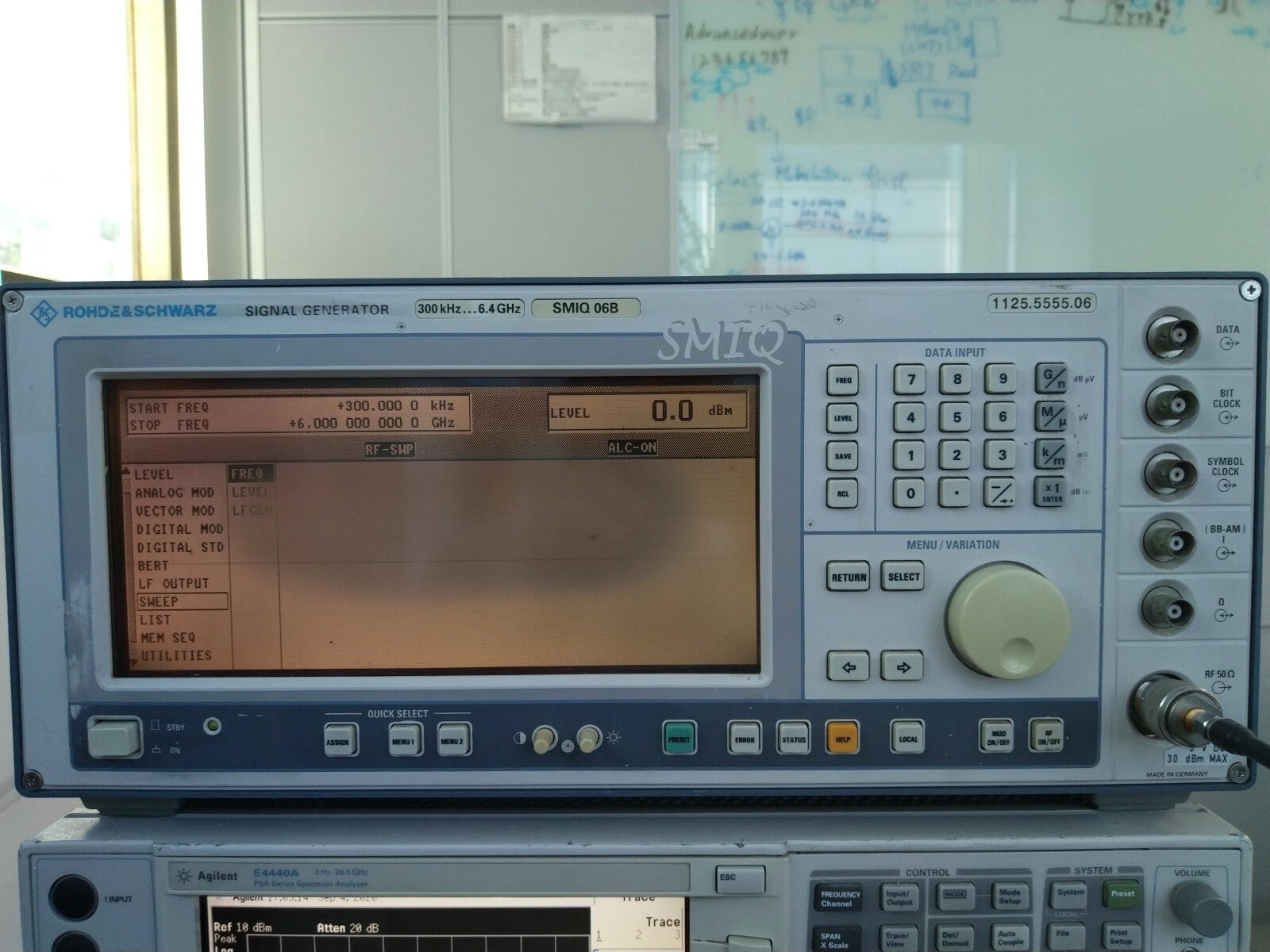 Rohde &amp; Schwarz SMIQ06B Vector Signal Generator 300 kHz to 6.4 GHz w/ BER _ 8542