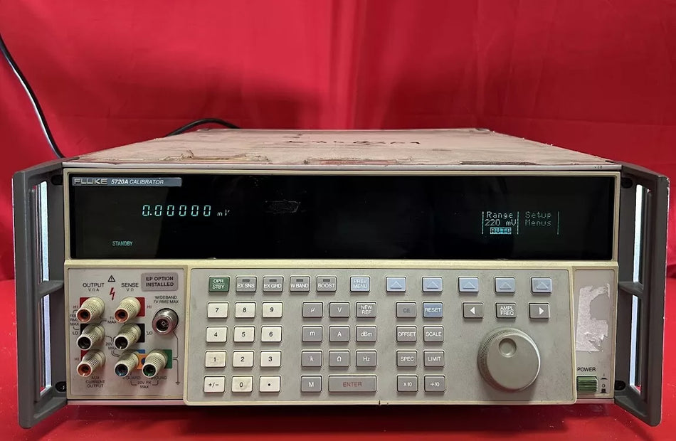 Fluke 5720A/AN Multifunction Calibrator with Option EP and 03, Model 5720A SN 5850309