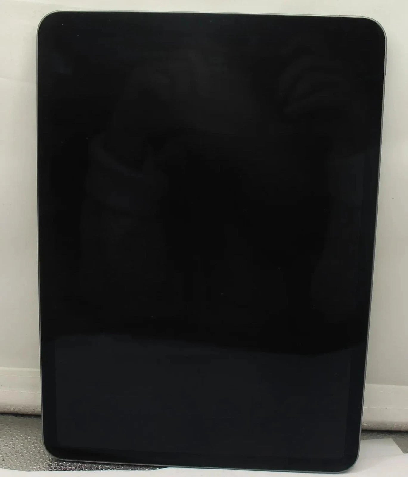 Apple iPad Pro 1st Generation A1980 256GB 11-in Wi-Fi - MTXQ2LL/A