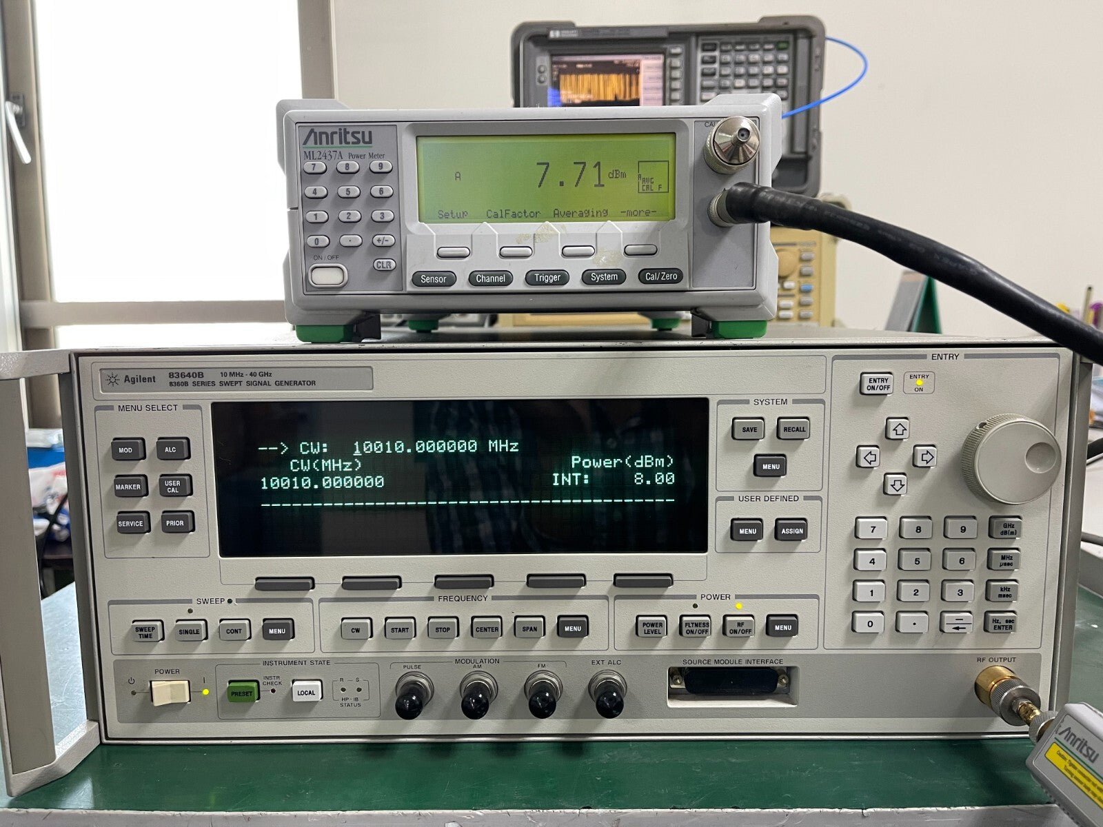 HP Agilent 83640B 10MHz-40GHz Synthesized Sweep Signal Generator001/0<wbr/>02/008_0837