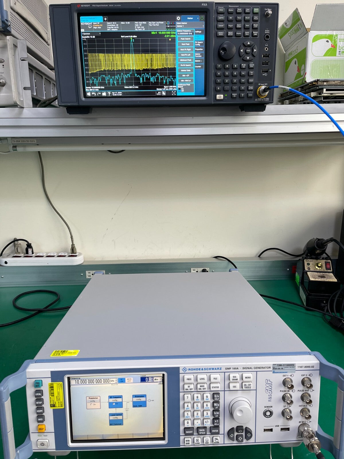 Rohde &amp; Schwarz SMF100A microwave signal generator 100KHz-22GHz _4593