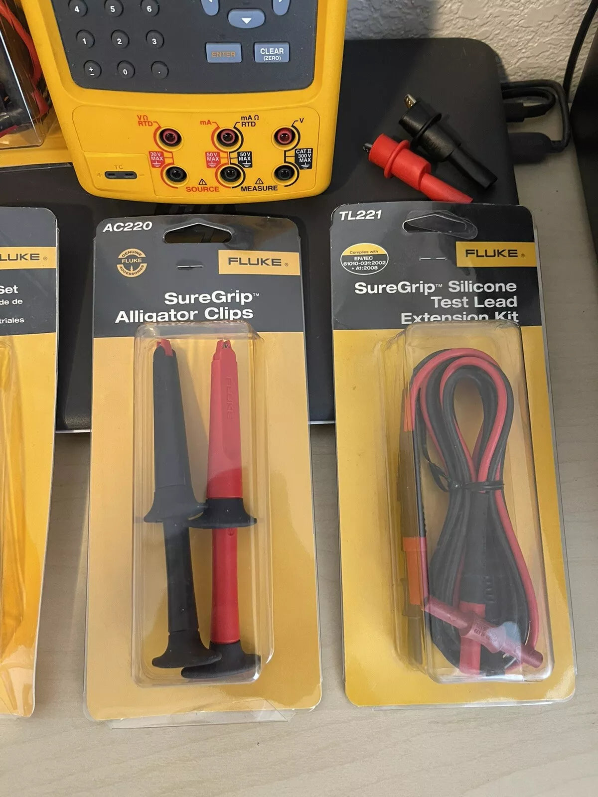 Fluke 753 Multifunction Documenting Process Calibrator with All New Accessories