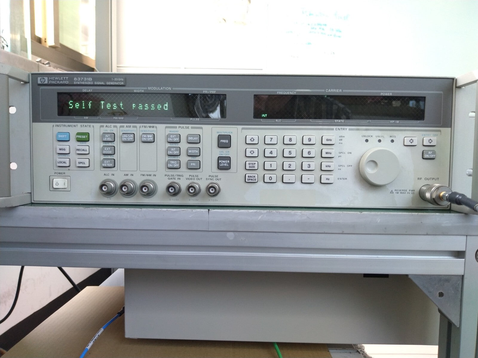 HP Agilent 83731B 1GHz-20GHz Synthesized Signal Generator Opt.1E1 ,1E5 ,1E8_0236