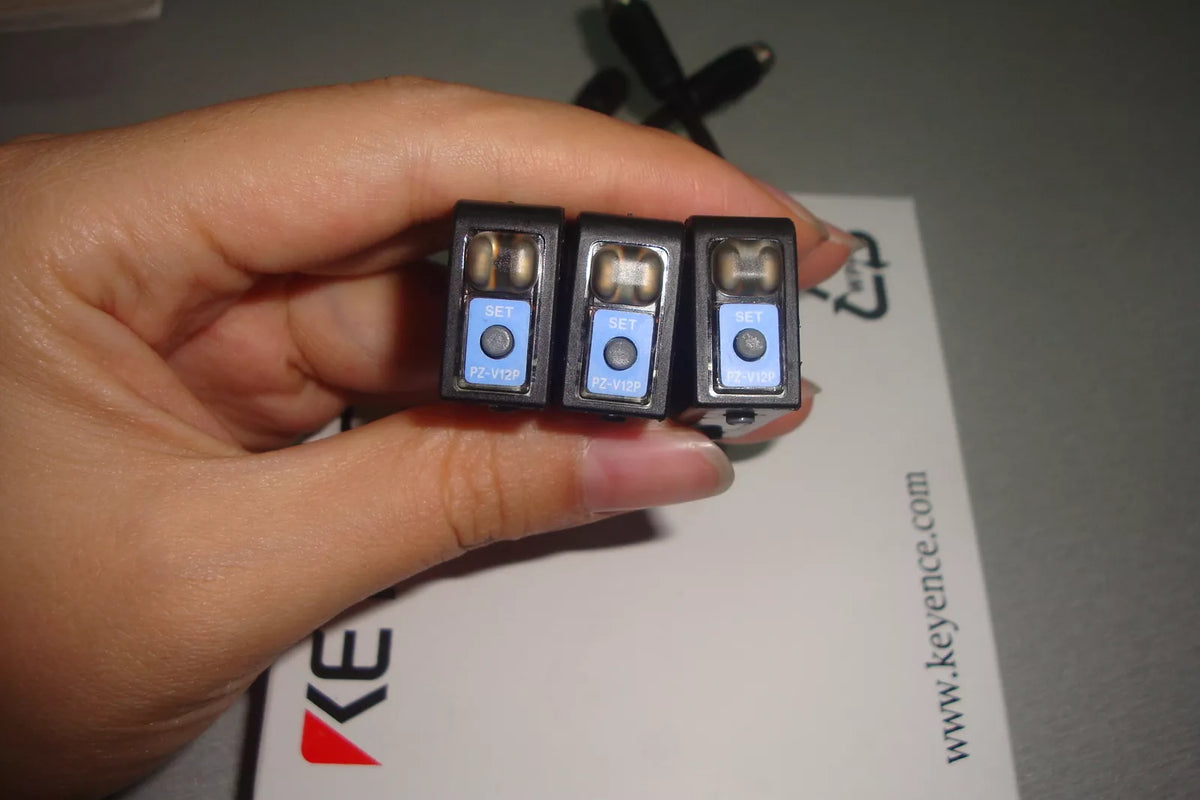 KEYENCE PZ-V12P Photoelectric Sensor PZV12P